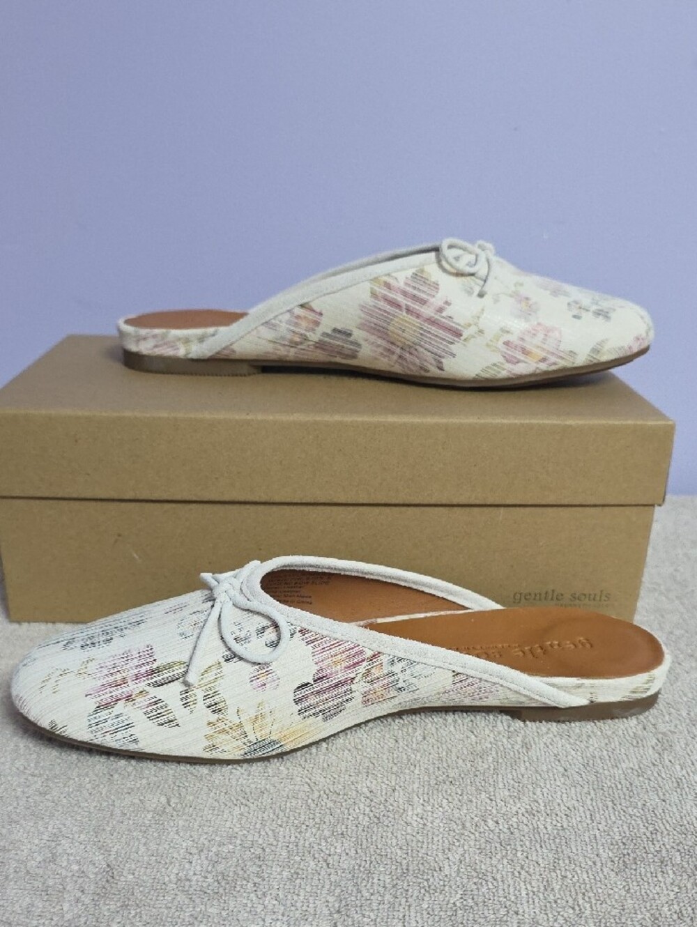 gentle souls by Kenneth Cole White Floral Bow Slip-On Mules - Picture 5 of 8